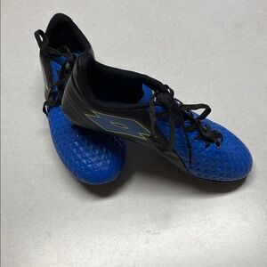 Lotto Youth Soccer Cleats. Unisex Blue Size 5.